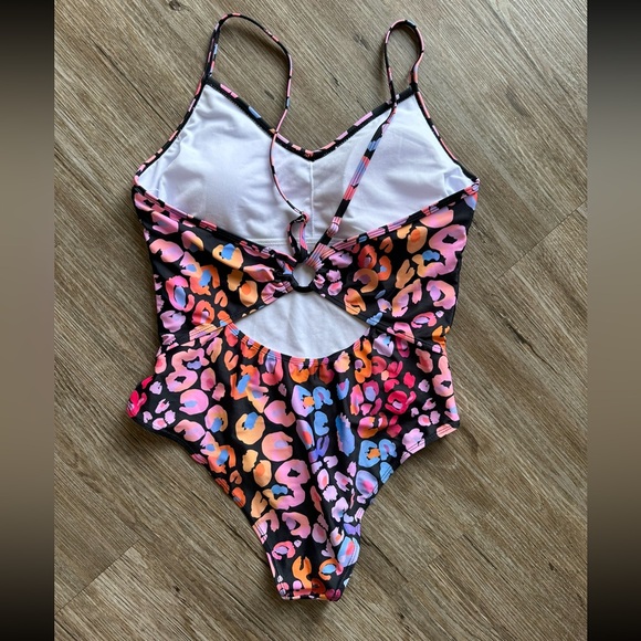 CUPSHE one piece - Picture 2 of 2